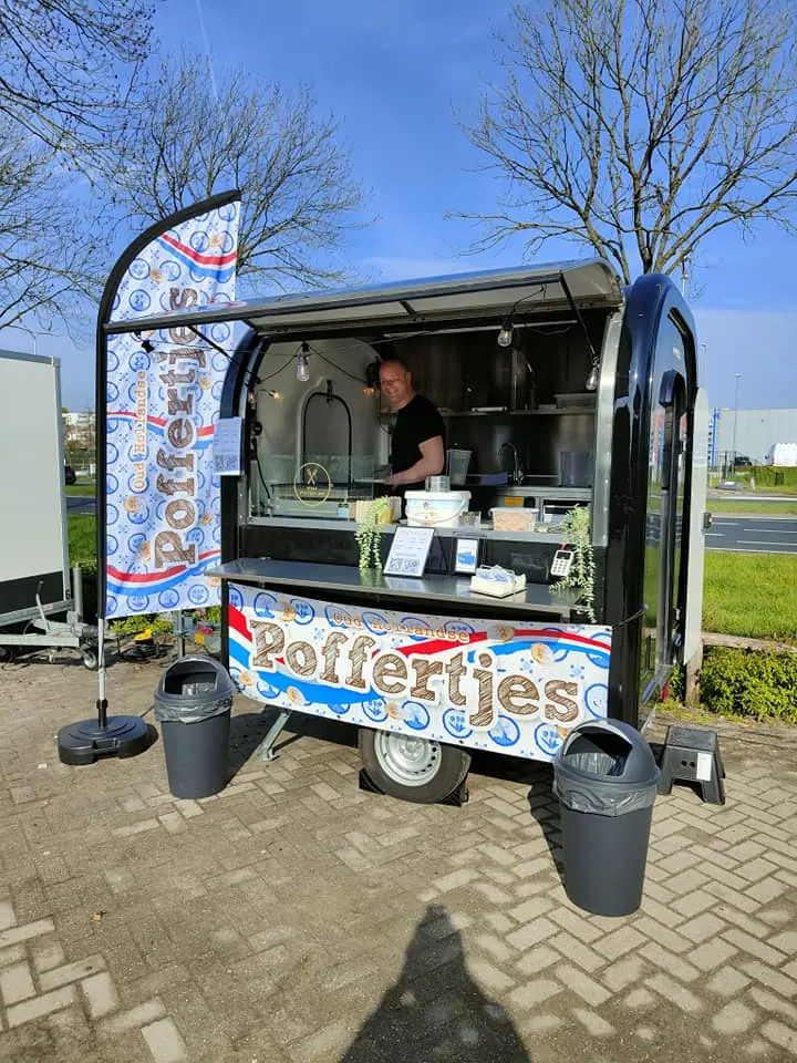 The aroma of poffertjes attracts new customers