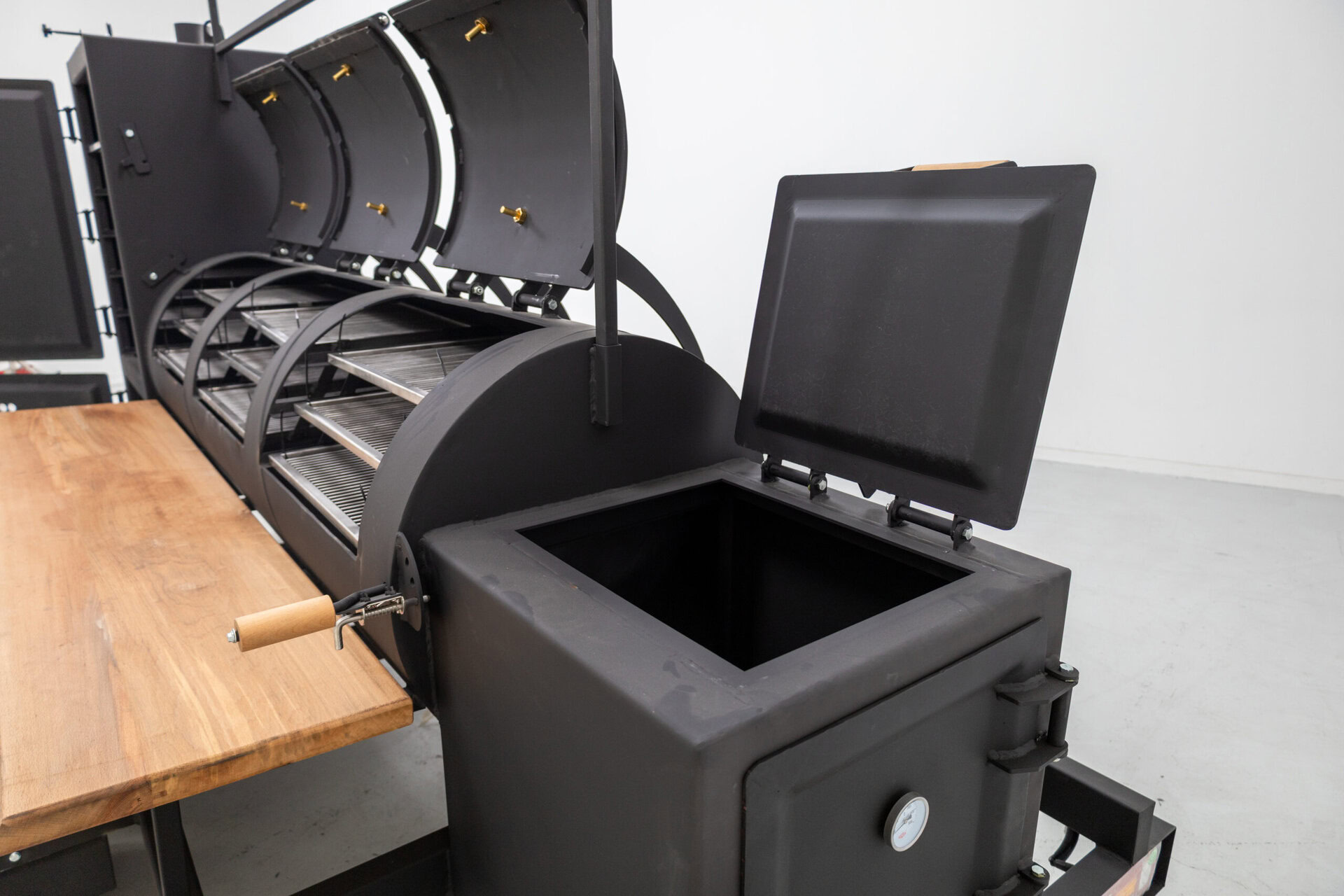 Three-lid BBQ Smoker