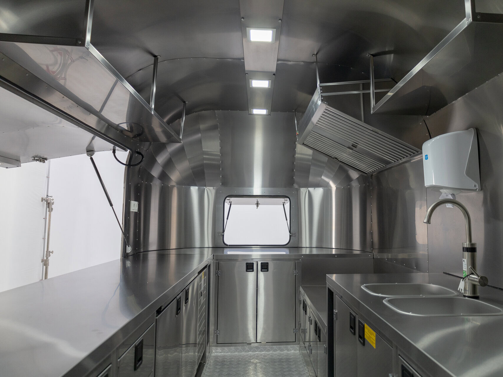 Kitchen Streamline Trailer 370