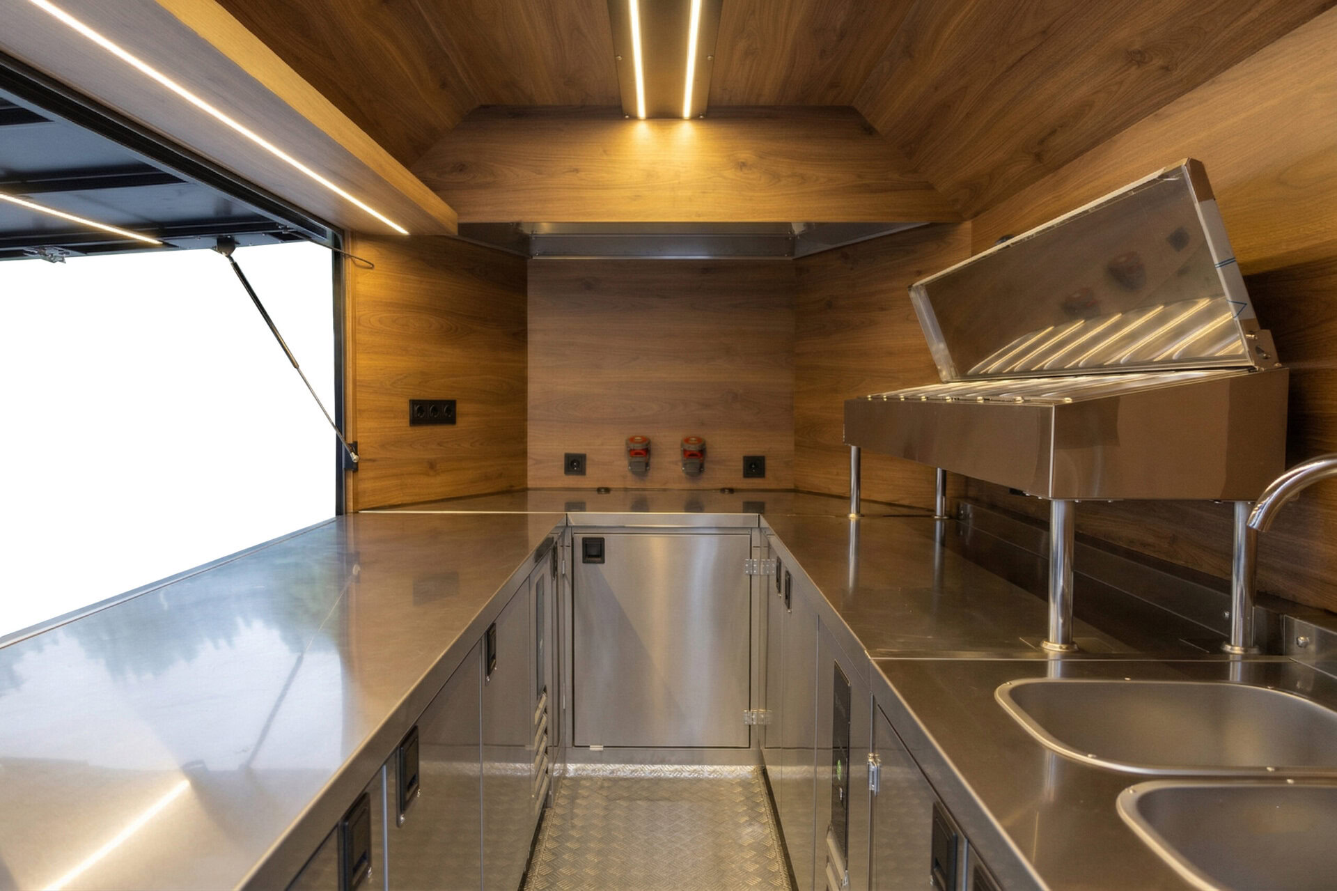 Kitchen Farm Trailer 330