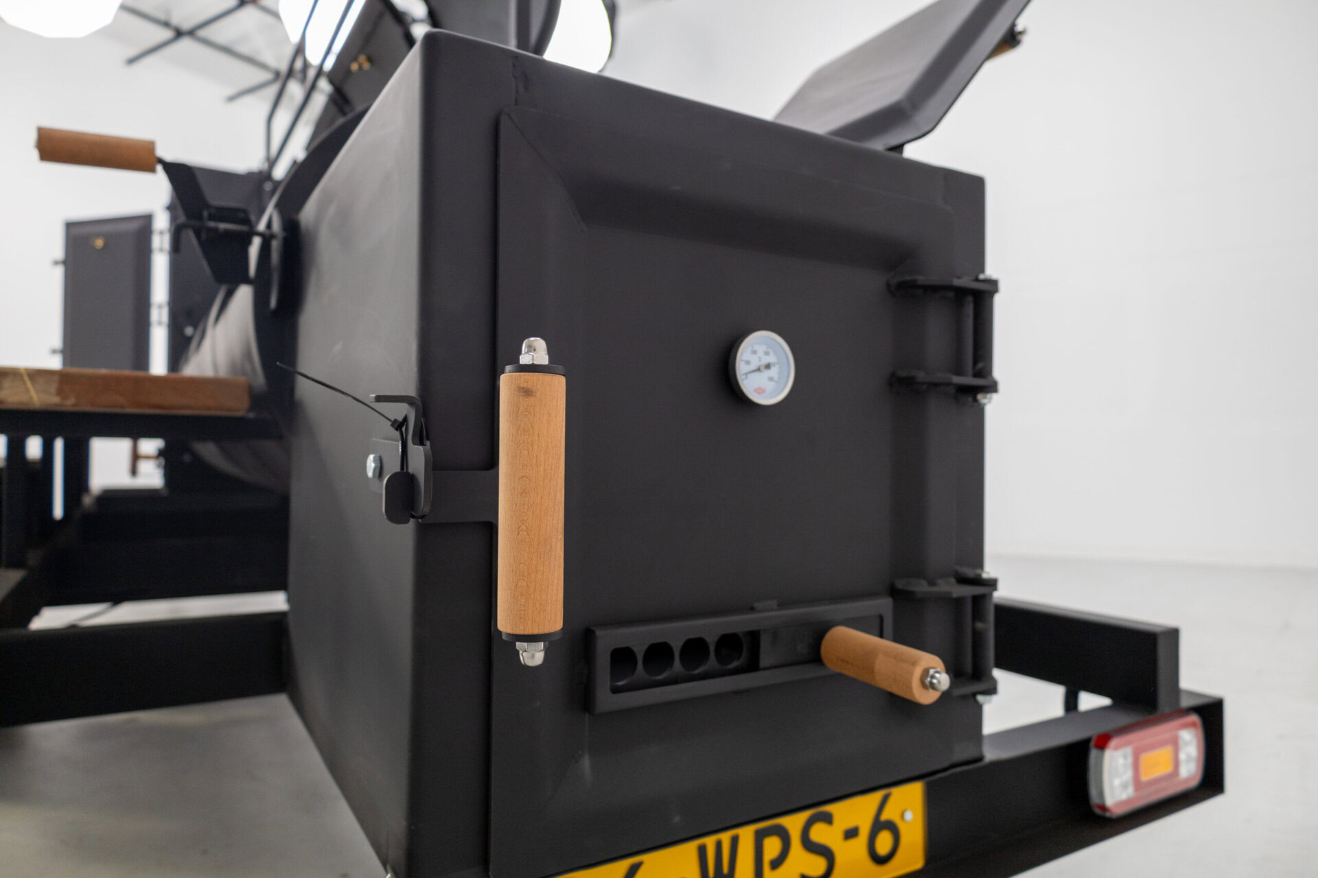 Four-lid BBQ Smoker