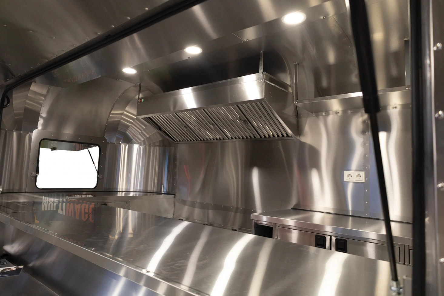 Kitchen Streamline Trailer 490