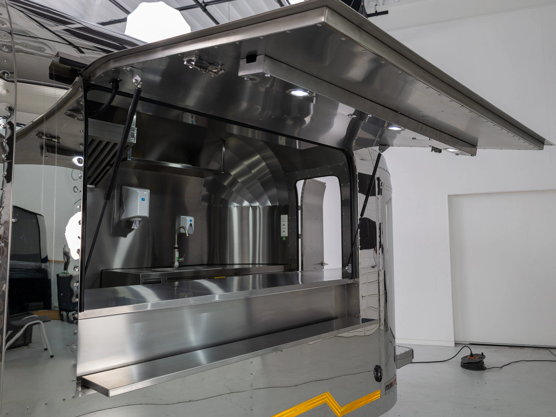 Kitchen Streamline Trailer 370