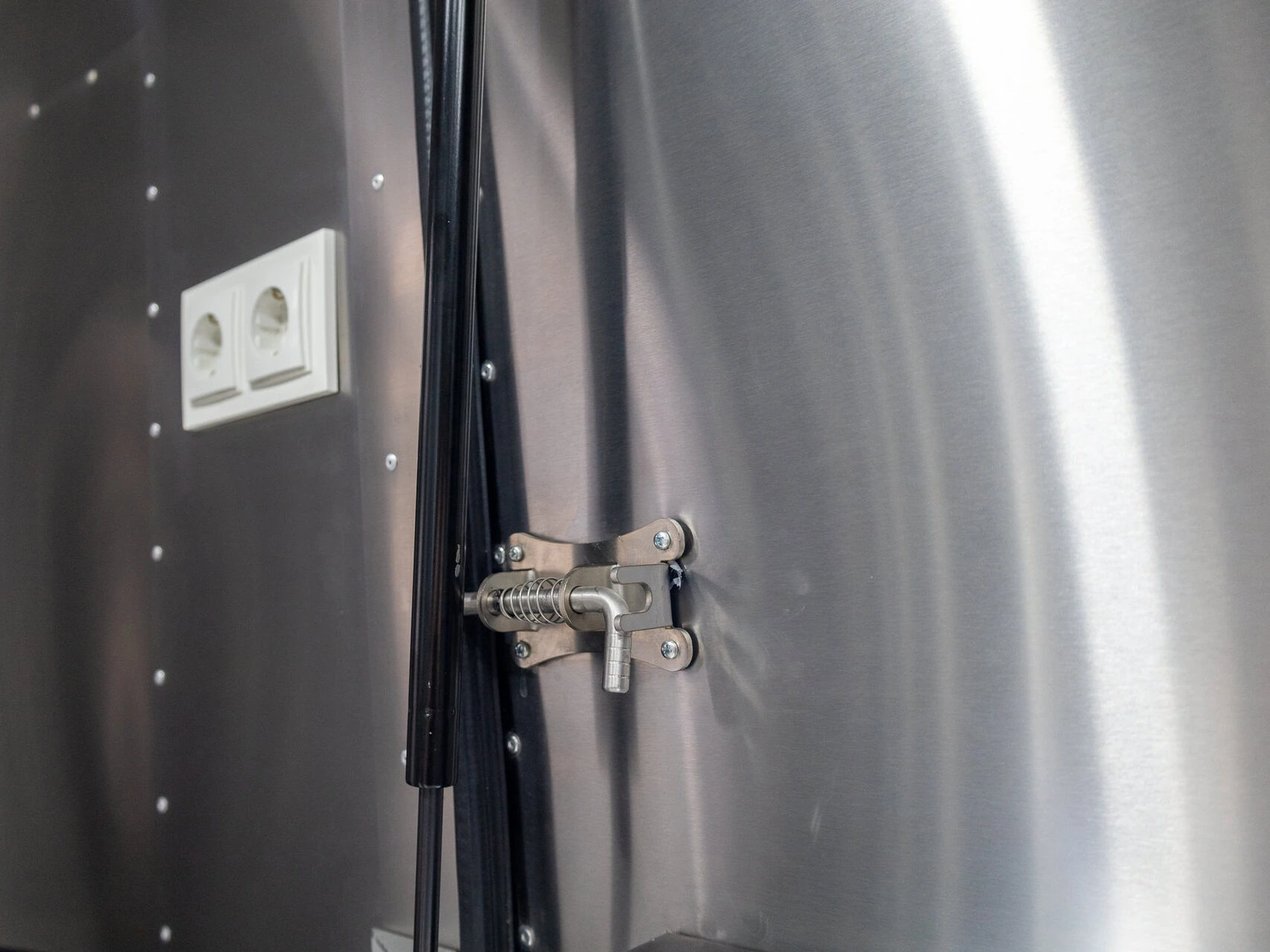 Kitchen Streamline Trailer 370