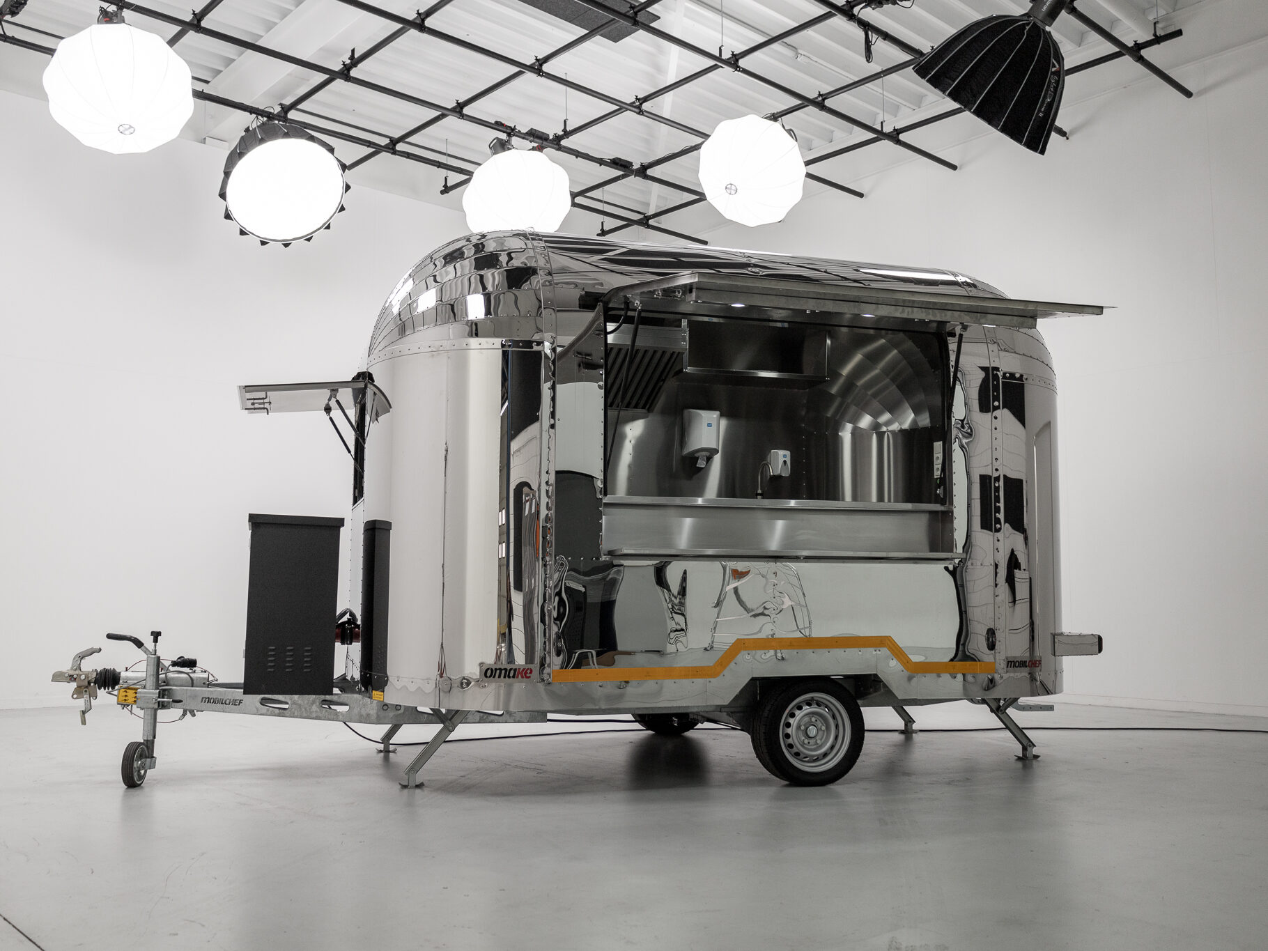 Kitchen Streamline Trailer 370