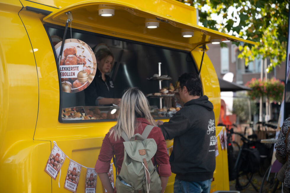 How much does an oliebol trailer cost?