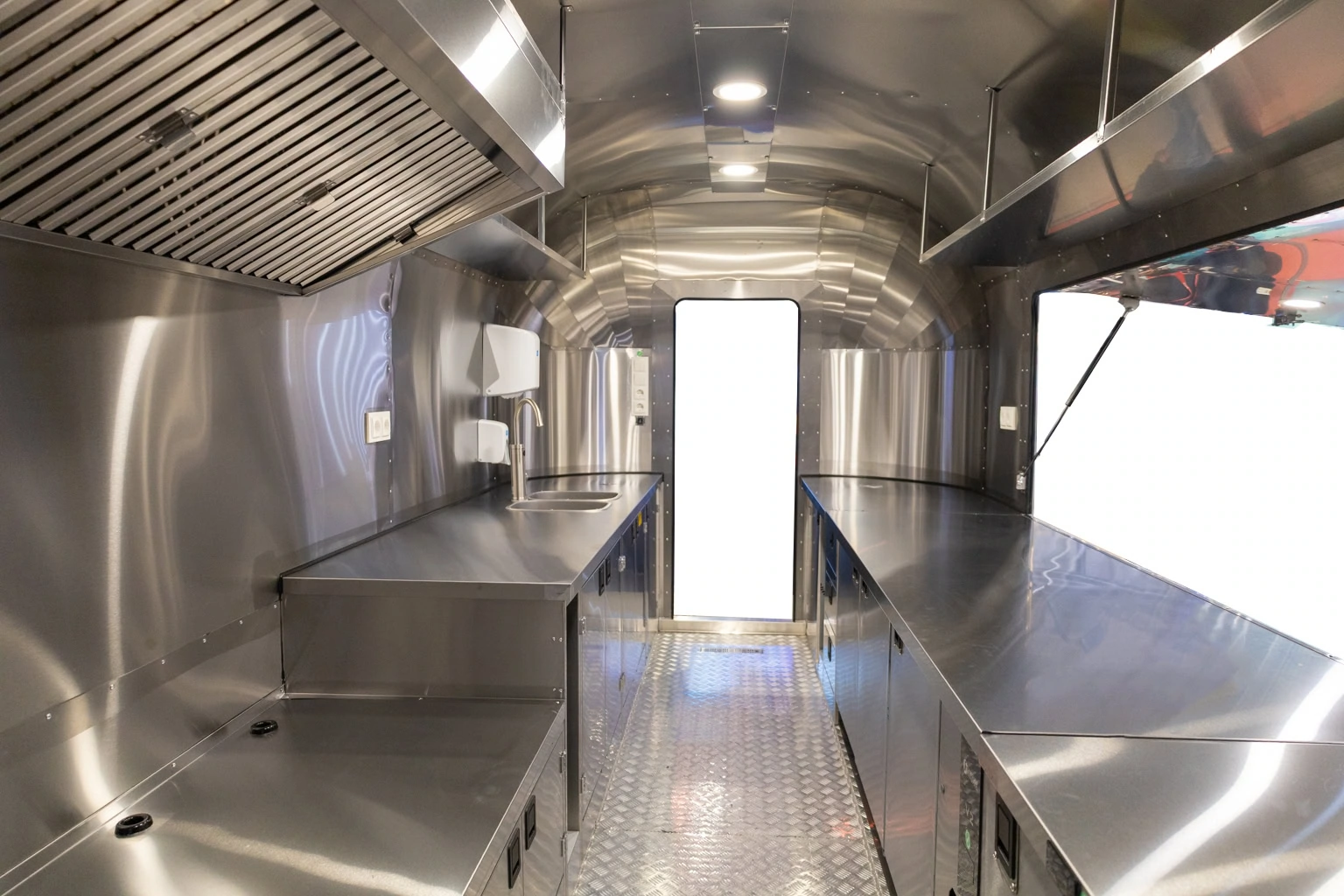 Kitchen Streamline Trailer 490