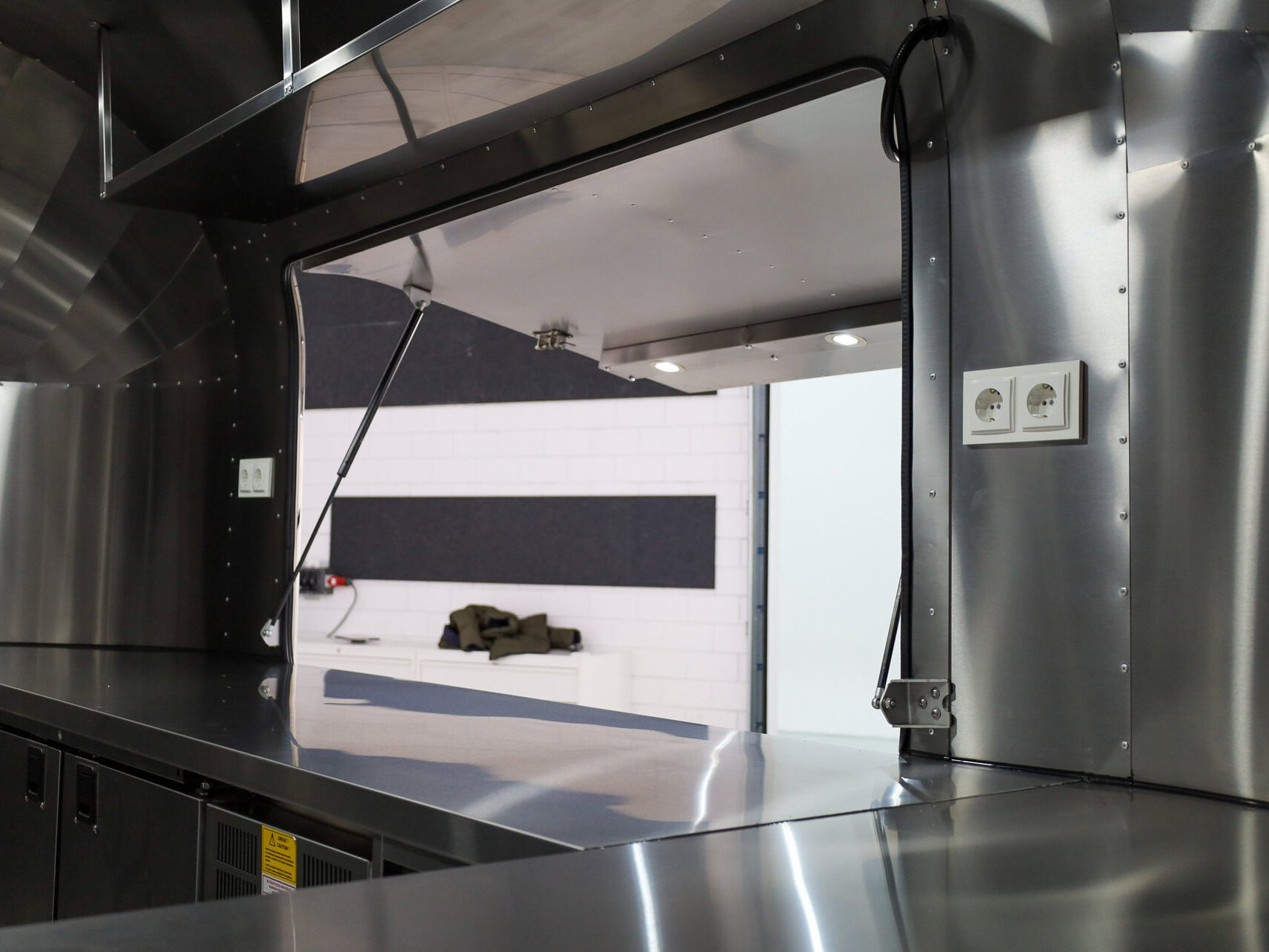 Kitchen Streamline Trailer 370