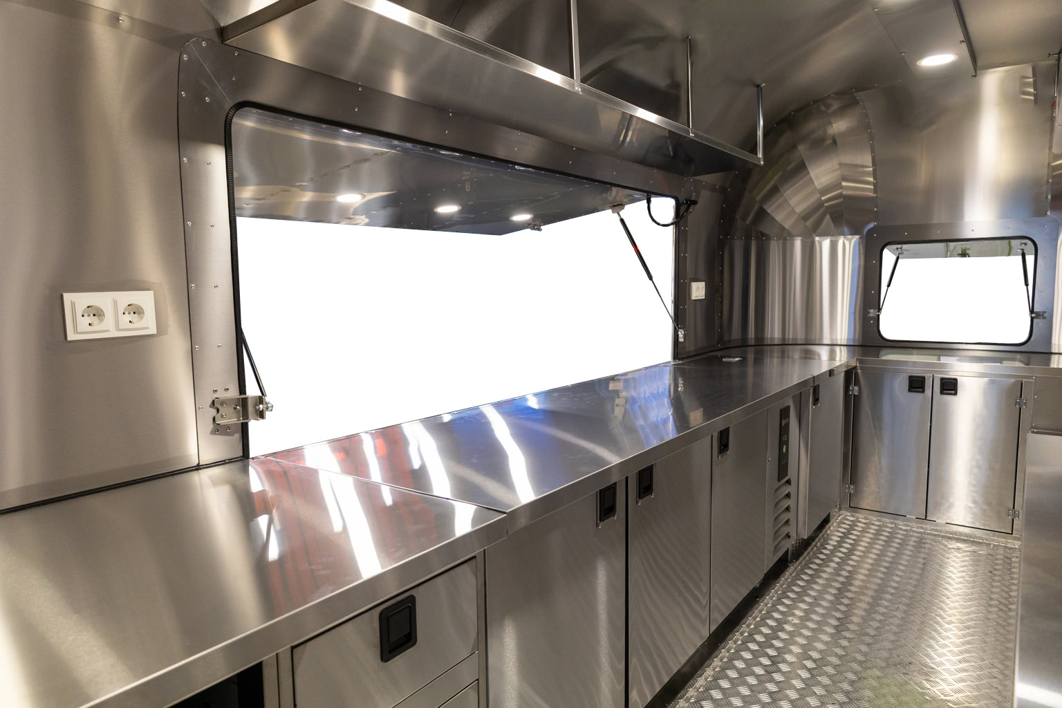Kitchen Streamline Trailer 490
