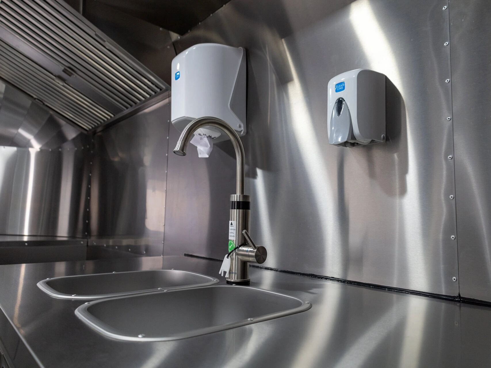Kitchen Streamline Trailer 370