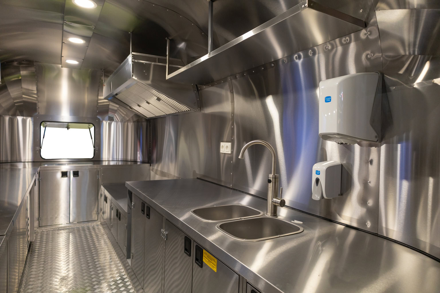 Kitchen Streamline Trailer 490