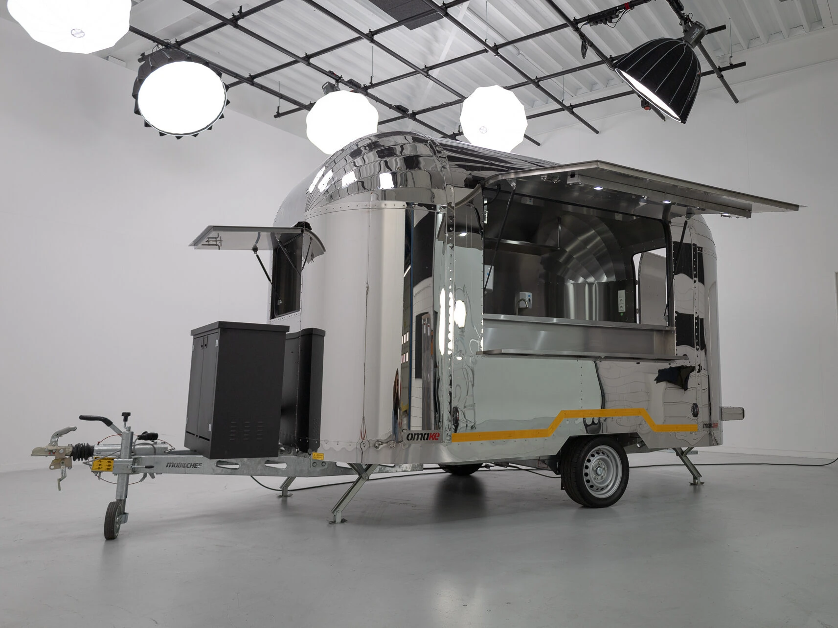 Kitchen Streamline Trailer 370